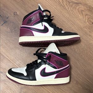 (WOMENS) Jordan 1’s
